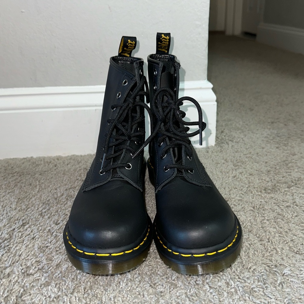 NWOB Dr Martens Women’s 1460 Nappa Leather Lace Up Boots - Picture 4 of 9